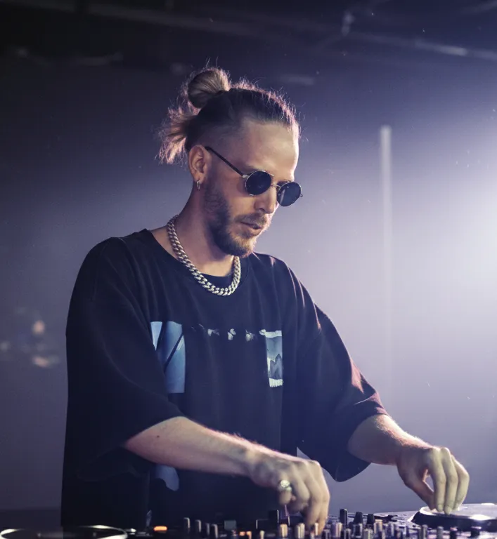 Niko Bo — press photo 4